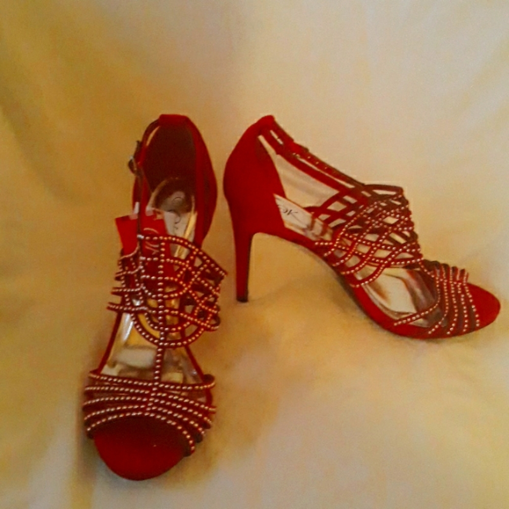 Size 10M "Its Ok", red with silver